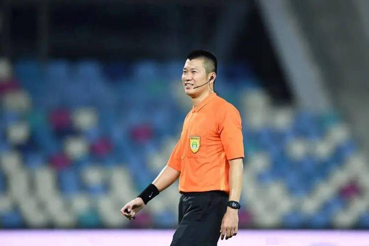 中国足球裁判现身视频直播