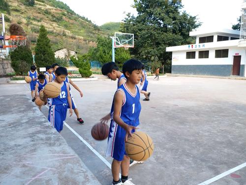 富宁县小学篮球比赛