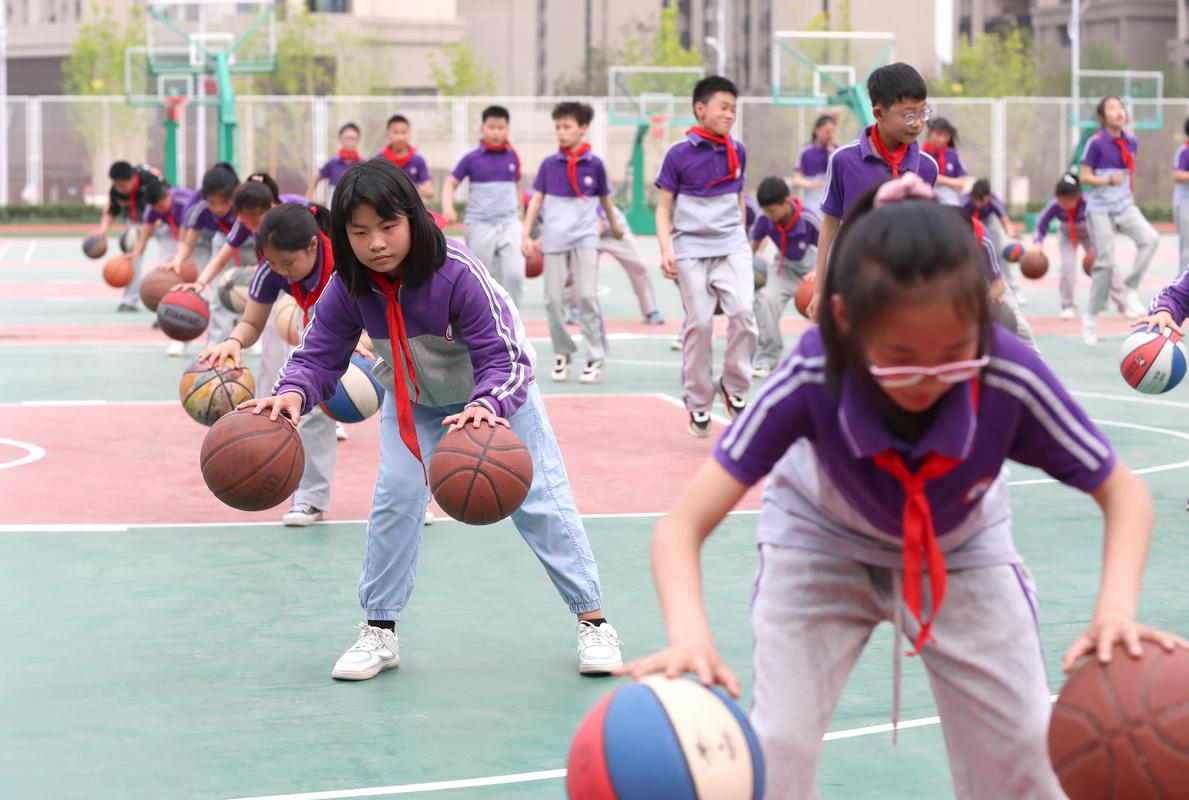 小学篮球操表演_小学篮球操表演视频