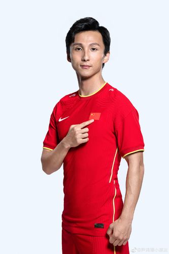 尹鸿博签名足球
