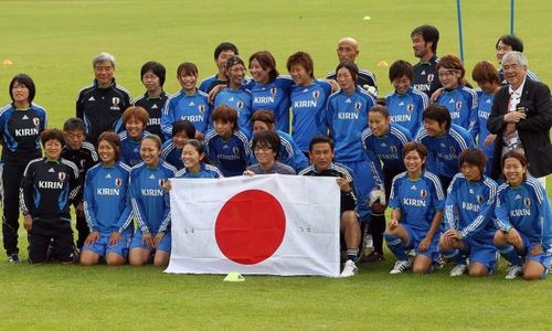 日本足球队发布会直播
