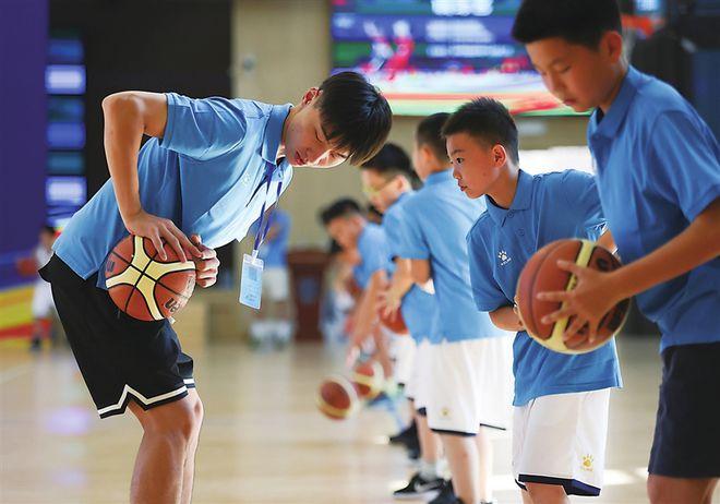 福州篮球训练营青少年运球特训