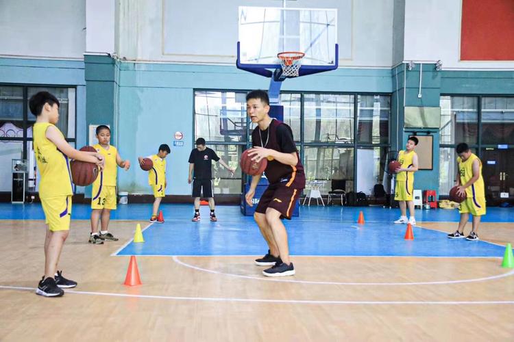 重庆篮球训练营教练_重庆篮球训练营机构